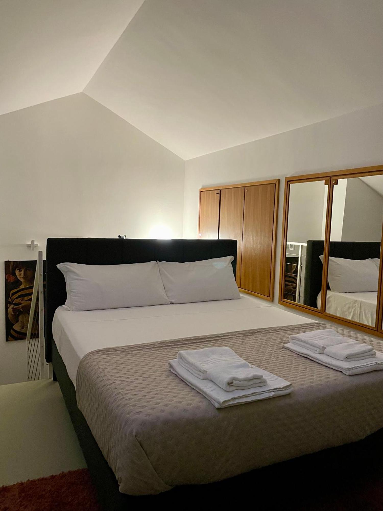 149 Borgo Ticino Suite Attico Di Lusso Con Terrazzo E Parking Privato Pavia Eksteriør bilde